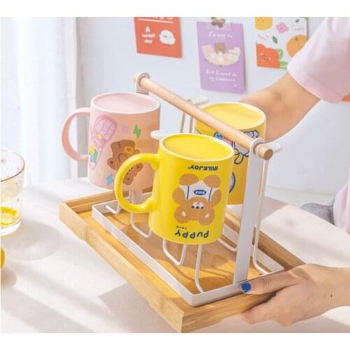 Simple style iron material is beautiful and lovely appearance hangs the design to drop water easily to receive buy cup rack J06