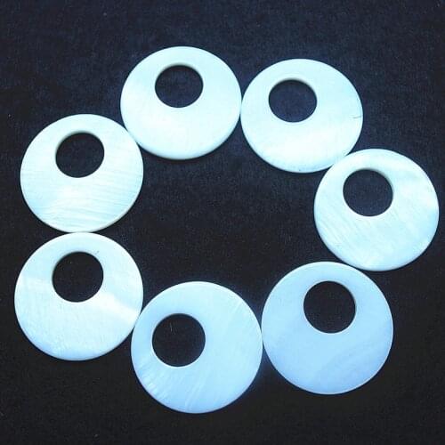 10pcs white shell pendants freshwater shell loose beads round shape for womens earring making diy jewelry finding size 25mm top