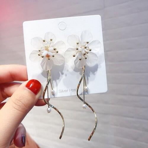Yaologe Acrylic Charming Fairy Earrings Pure White Flower Bloom Drop Dangle Earrings Golden Side With Pearls Statement Jewelry