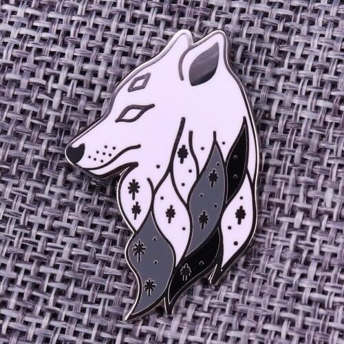 Nature Wolf Head Brooch animal wild life Badge Carnivore Mammals Brooch Great gift for Wolves Lovers
