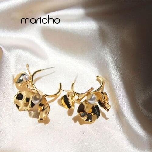 European Fashion Metal Three-Dimensional Flower Pearl C Shape Hoop Earrings Gold Colour Bump Earrings Party Jewelry Women