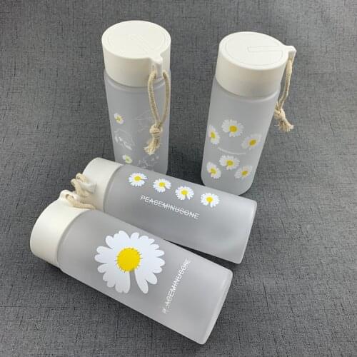 550ml Small Daisy Transparent Plastic Water Bottles BPA Free Creative Frosted Water Bottle with Portable Rope Travel Tea Cup