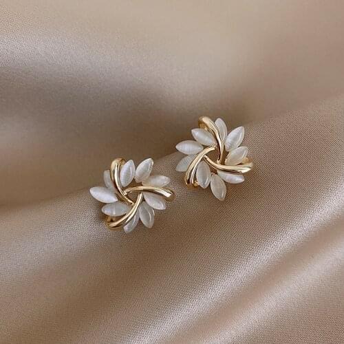 Elegant and Exquisite Oval Petal Stud Earrings Are Suitable for Womens New Jewelry Luxury Party Girls Unusual Stud Earrings