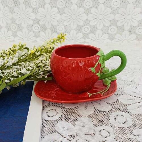 1Set Strawberry Ceramic Cup Tea Portable Coffee Mug Saucer Set Luxury Ceramic Mug Coffee Cup Tea Set Cafe Espresso Cup Drinkware