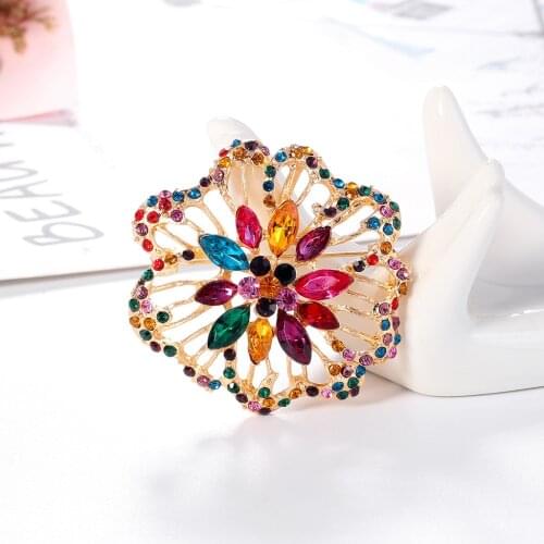2021 New Beauty Crystal Flower Weddings Brooches Women Office Party Brooch Pins Gifts