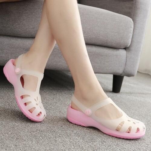 Summer Women Mules Clogs Beach Breathable Slippers Womans Sandals Jelly Shoes Cute Discolor Garden Shoes Clog For Woman Girls