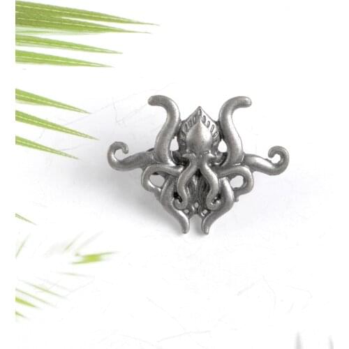 " The Call of Cthulhu " Octopus Brooch Alloy Fashion Enamel Pins Custom Lapel Pin Badge Mythos Horrific Novel Jewelry Gift Fans
