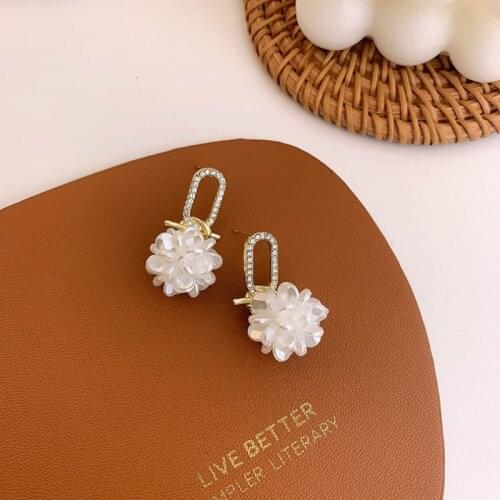 2021 New Arrival Light Temperament Crystal White Petal Flower Dangle Earrings For Women Fashion Jewelry Gifts