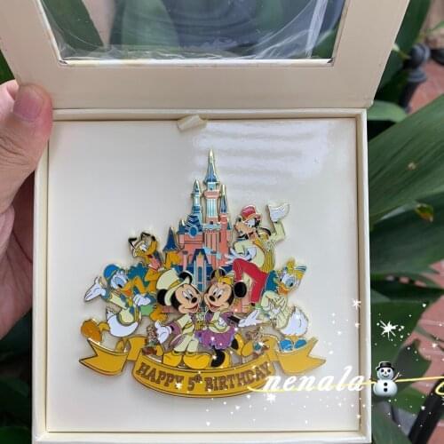 Bandai 5th Anniversary Birthday Celebration Mickey Minnie Donald Duck Pluto Castle Limited Treasure Badge Toys