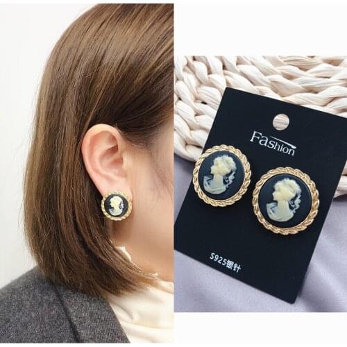S925 Pin Retro Palace Embossed Beauty Head Round New Earrings Ear Jewelry
