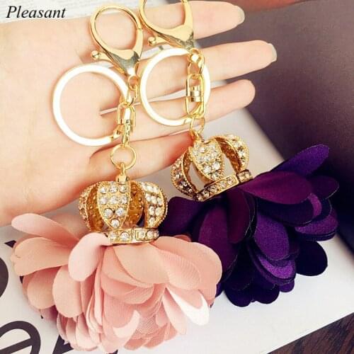 Exquisite Crown Petal Metal Car Keychain Pendant Creative Car Bag Pendant Wholesale Ladies Keychain Gift