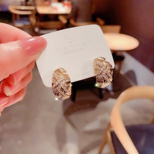 2021 New Arrival Fashion Champagne Fine Pearl Drop Earrings Contracted Senior Geometric Metal Temperament Women Earrings Jewelry