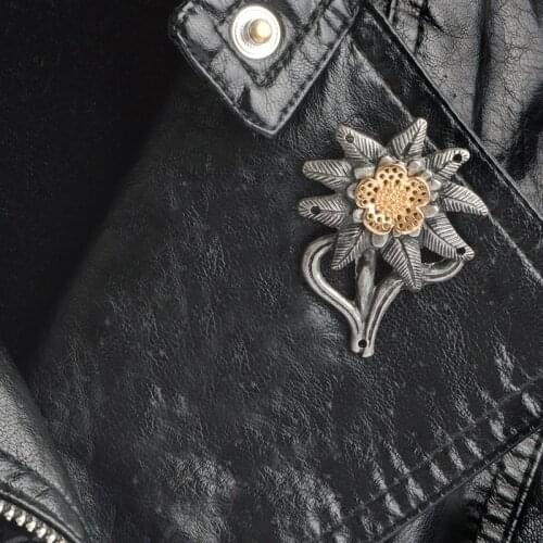 German Army ELITE Edelweiss Mountain Troops Ancient Simple color Flower brooches Badges for Hats Jackets Accessories For Women