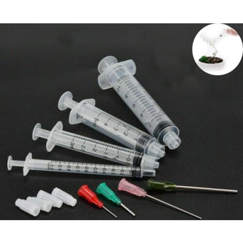 4pcs different size syringes with 4pcs different size blunt tip needles and 4pcs caps.For industrial dispensing syringes