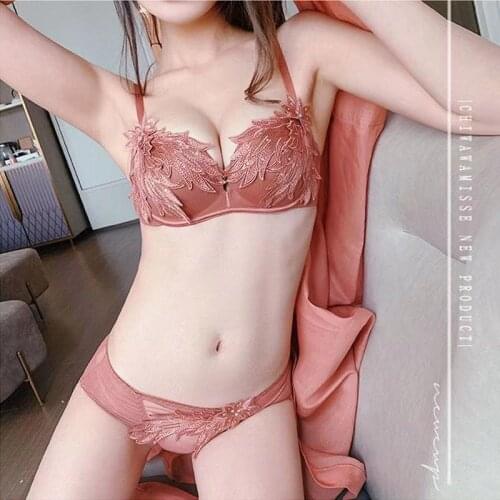 Japanese sexy lace gathered underwear womens small breasts thickened and supported with adjustable embroidery bra without rims