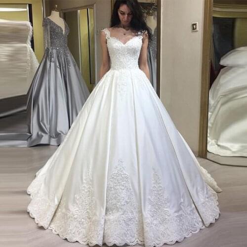 Vintage A-line Wedding Dresses Princess Style V-neck White Ivory Bridal Dresses Full Length Appliques Beaded Vestidos De Noiva