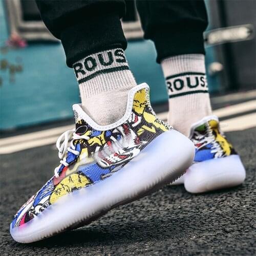 Fashion Men sneakers Personalized graffiti design light Running shoes Male Outdoor Breathable Mesh Jogging walking sports shoes