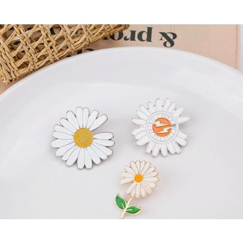 Fashion Daisy Lightning Lotus Enamel Brooch for Women Girls Cartoon Kpop Flower Pins Cute Badge Buckle Jewelry gifts