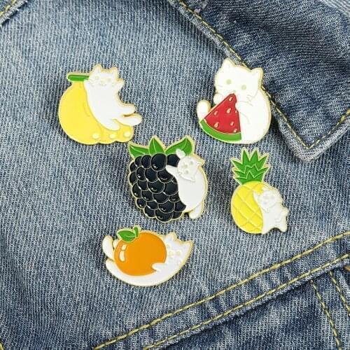 Fruit Cats Enamel Pins Pineapple Blueberry Banana Watermelon Orange Animal Brooch Lapel Pin Badge Cartoon Gift for Kid Wholesale