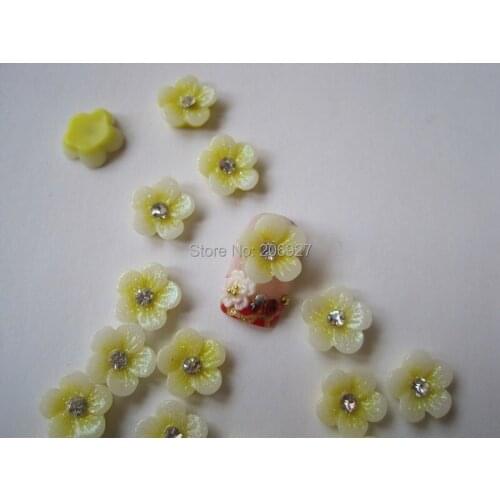 RF10-6 30pcs Cute Yellow Flower with Rhinestone Shape Nail Resin Decoration Outlooking