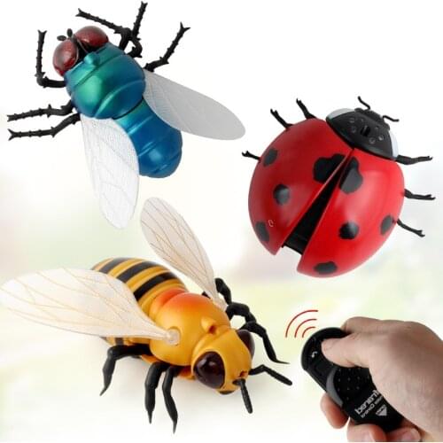 Electric Simulation Fly Ladybug Honeybee Crab Remote Control Toy Move Prank Joke Scary Trick Bugs RC Animal Kids Halloween Gift
