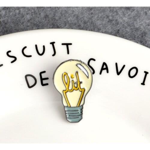 Good idea brooch Cartoon light bulb pin Button Pin Denim clothes Pin Badge buckle Creative Jewelry gift For kids friends
