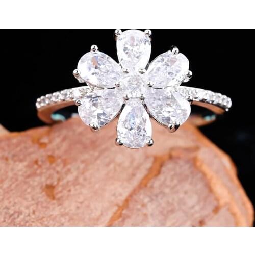 2020 New Fashion Crystal Wedding Ring Exquisite Petals Engagement Rings for Women Romantic Silver Color Party Jewelry Gift