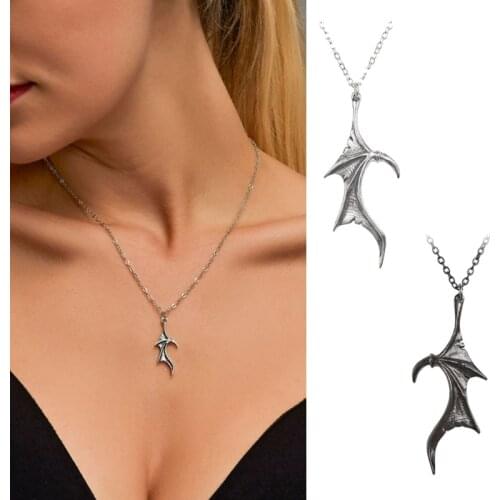 2Pcs Personality Punk Heart Wing Necklace Lovers Vinatge Bat Wing Heart Couples Pendant Necklace Set Fashion Jewerly
