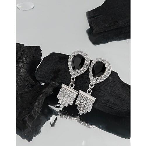 Niche design, simple, light, luxury, cold wind, black zirconium earrings