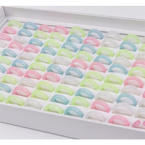 100pcs/lot Fashion Multicolor Luminous Glow In Dark Rings Jewelry For Women Wholesale Party Gifts