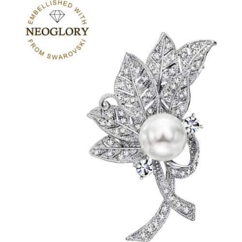 Neoglory Auden Rhinestone & Fresh Pearl Brooch Exquisite White Flower Design Classic Stylish Trendy Women Daily Coat Gift