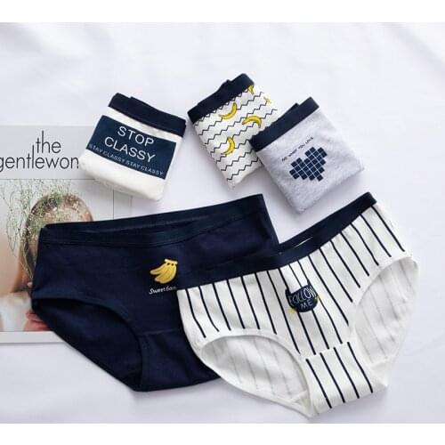 2021 Womens Cotton Underwear Lovely Fruit Briefs Middle Waist Seamless Comfortable Underpants Fashion Traceless Girl Panties