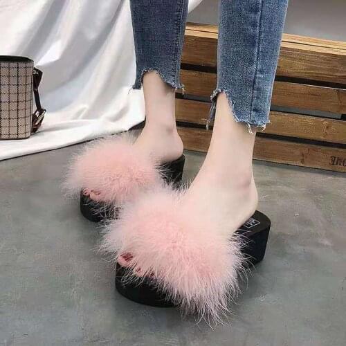 Womens Summer Slippers Open Toe Thick Sole Ostrich Hair Slippers Fashionable Light Comfortable Beach Slippers Muffin Shoes