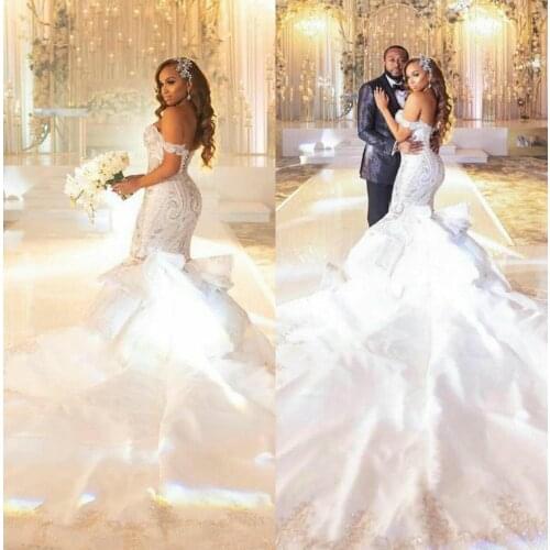 Plus Size Wedding Dresses Off The Shoulder Lace Tiered Skirts Custom Made African Wedding Dress Bridal Gowns Sweep Train Robes