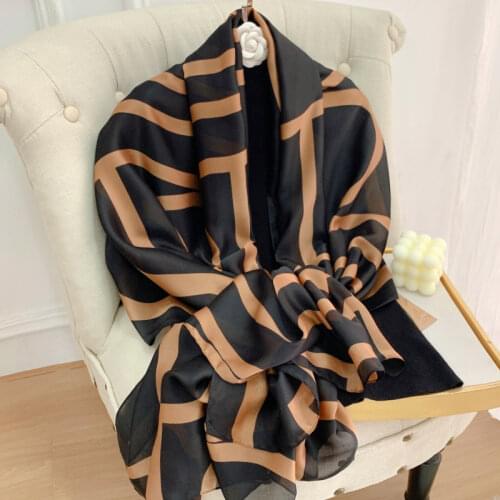 2021 Luxury brand New style Autumn winter Popular flower headcloth women Fashion silk Print scarf ladies beach big size shawl