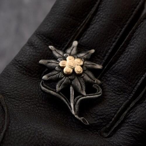 Elite Mountain Edelweiss Metal Badge Hunter Division Troops Oak Leaf Brooch Pin For Clothes Hat Decoration