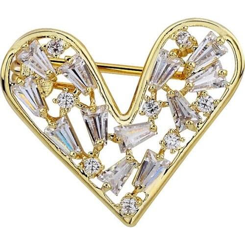 New Fashion Heart Shape Zircon Brooches for Women Luxury Rhinestone Letter V Lapel Pins Suit Sweater Badge Jewelry Accessories