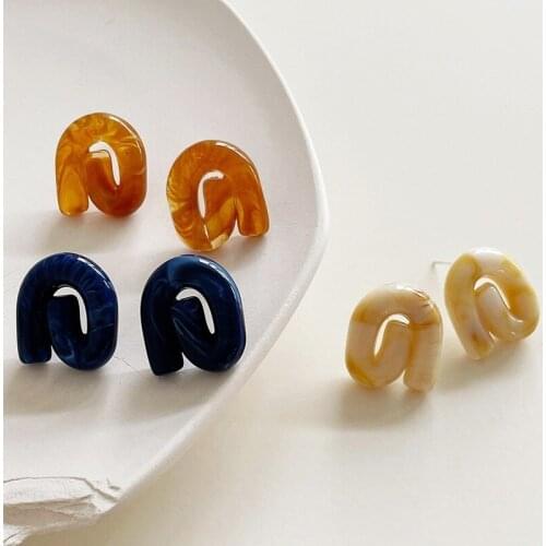 Korean Vintage Colorful Acrylic Spiral Earrings Irregular Geometric Spiral Twisted Hollow Stud Earrings for Women Party Jewelry