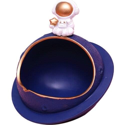 1Pc Creative Astronaut Ashtray Home Cigarette Ashtray Desktop Decoration, Cute Resin Smoke Stand Ashtray Cigarette Accessories