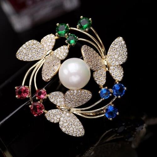Vintage Pearl Butterfly Brooch Rhinestone Pin Beautiful Colored Crystal Brooches for Women Christmas Gift Coat Pins Broche Femme