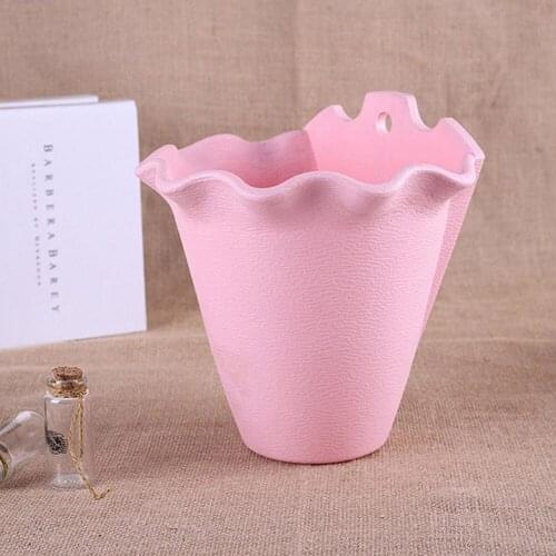 Garden Pot Wall Mounted Resin Corrosion-resistant Durable Plastic With A Water Barrier And Leaking Holes Ruffled Edge Flowerpot