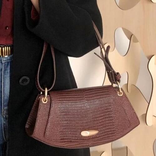 New Design French Retro Crocodile Pattern Underarm Bag Fashion Pearl Chain Baguette Bag For Woman 2021