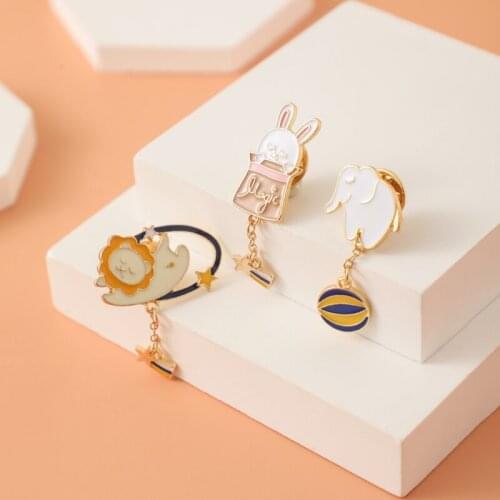 Shamir Animal Brooches 2020 New Japanese Cartoon Rabbit Lion Elephants In The Circus Girl Stars Brooch Brooch Bag Accessories