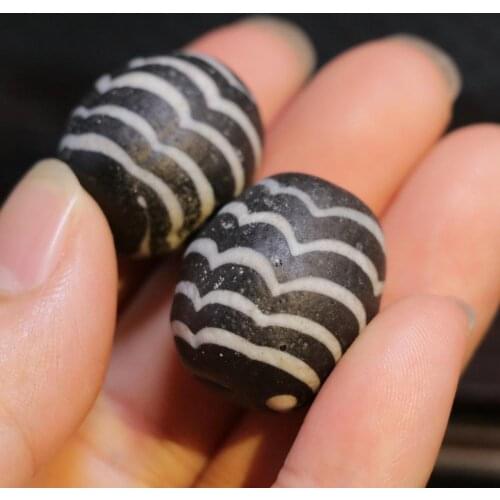 Energy Tibetan Old Buddhist treasure black&white colored Glaze 8 stripes Bead Amulet