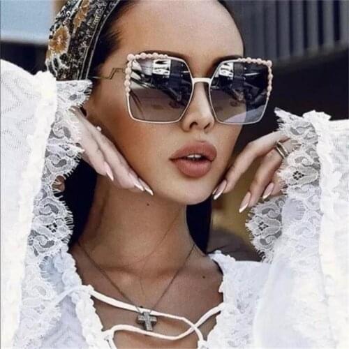 Fashion New pearl Square Sunglasses Vintage Luxury Women Brand Designer Metal Frame Gradient Sun Glasses UV400