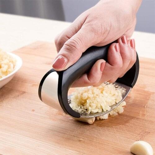 1pcs Stainless Steel Garlic Presses Manual Garlic Chopping Garlic Tool Presser Curved Garlic Grinding Slicer Kitchen Gadgets