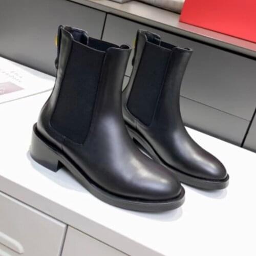 Botas de luxo Chelsea femininas da marca Martin Rider botas de motocicleta sapatos de couro curto design de unhas botas feminina