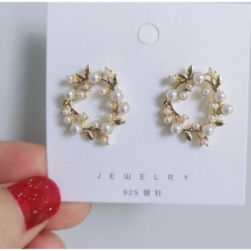 BLIJERY New Korean Temperament Imitation Pearl Flower Stud Earrings For Women Girls Cute Oorbellen Bijoux Fashion Jewelry Gift