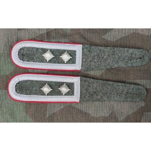 PAIR OF WWII German Heer Artillery Oberfeldwebel shoulder boards