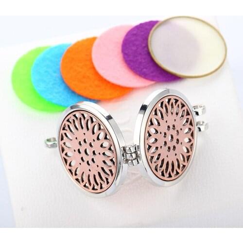 Luminous Aromatherapy Essential Oil Round Diffuser Perfume Locket Necklace With 5 Felt Pads #92819